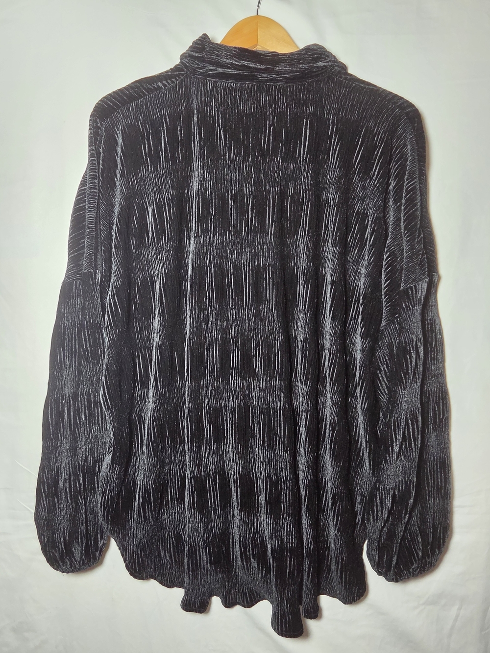 CUPIO Black Crushed Velvet Button-Up Shirt - Picture 6 of 6